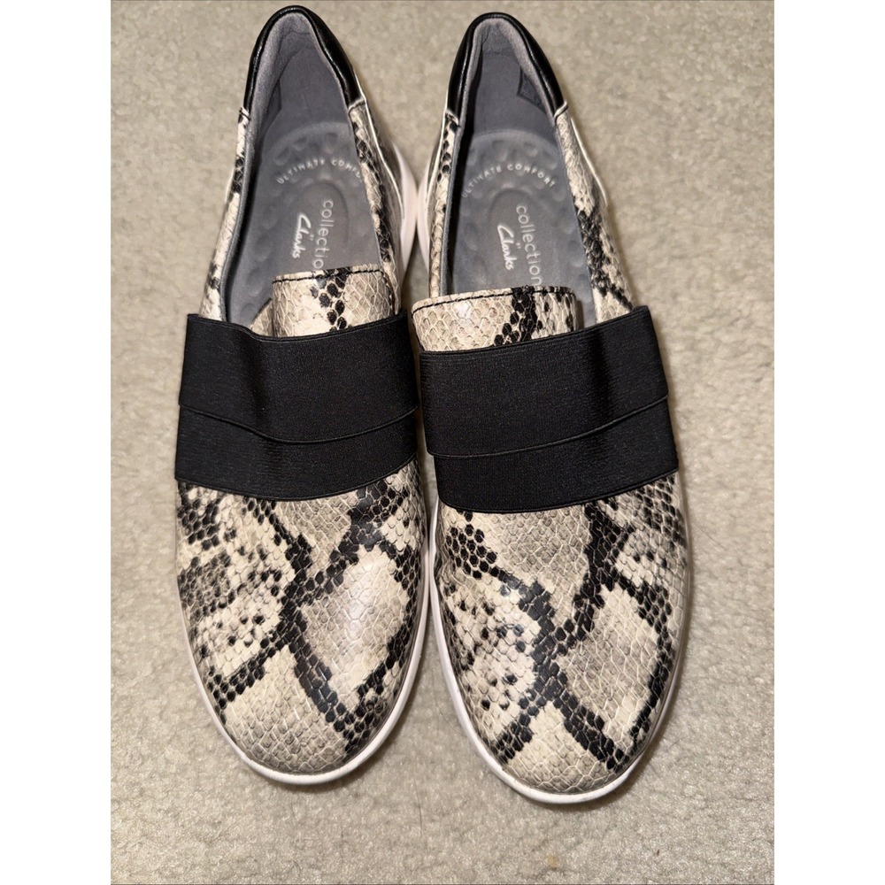 Clarks Collection Women Snake Print Slip On Cushion Feel Loafers Size 7 Grey